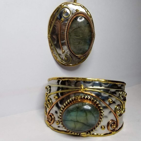 New With Tags Artisan Crafted Natural Labradorite Necklace and Cuff Bracelet Set - Picture 5 of 6